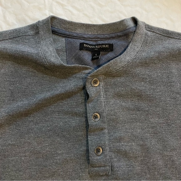 Banana Republic Gray Long Sleeve Crewneck 1/4 Metal Button Up Men’s Large Casual - Picture 2 of 8